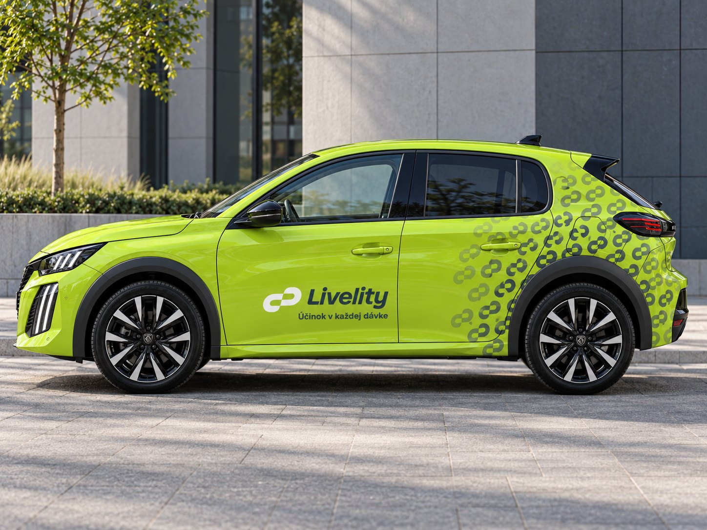 Peugeot 208 s polepom Livelity z boku